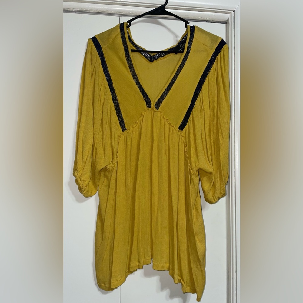 Yellow & Navy women’s top.